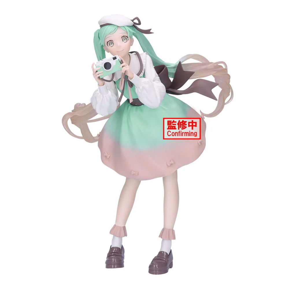 Hatsune Miku Holiday Memories Camera Figure