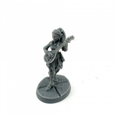Reaper Miniatures: Ryelle Rainheather, Elf Bard (alternate Sculpt)