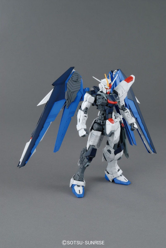 Bandai MG 1/100 Freedom Gundam (Ver 2.0) 'Gundam SEED'