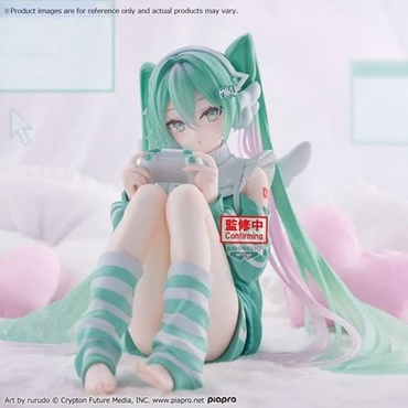 Hatsune Miku Holiday Memories: Game Figure
